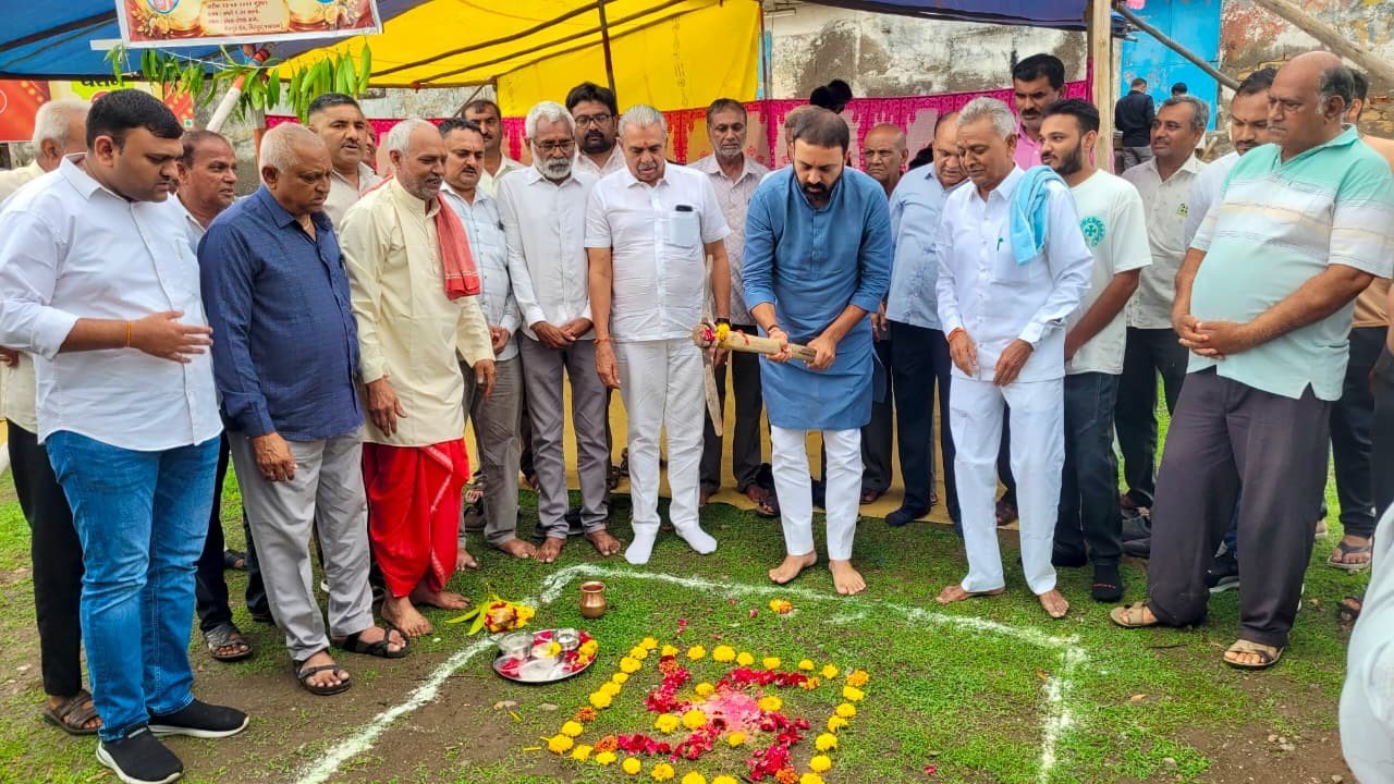 વિરપુરમાં ધારાસભ્ય જયેશભાઈ રાદડિયાના હસ્તે ‘સ્વ. વેલજીભાઈ સરવૈયા પ્રવેશદ્વાર’નું ખાતમુહૂર્ત