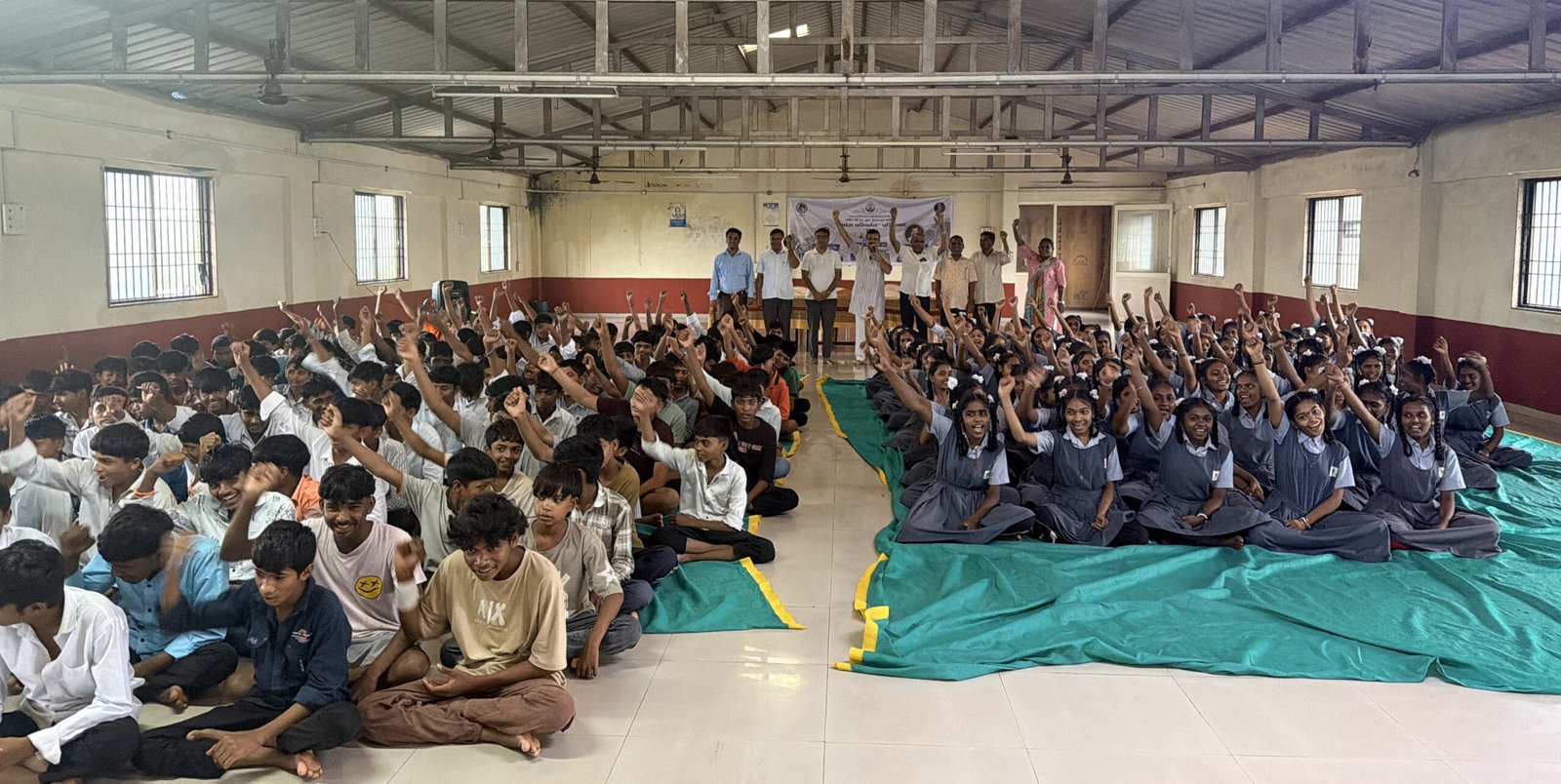 સુરત અમલસાડી અને ભુવાસણ આશ્રમશાળામાં વિદ્યાર્થીઓ માટે ‘માનસપરિવર્તન’ પરિસંવાદ યોજાયા