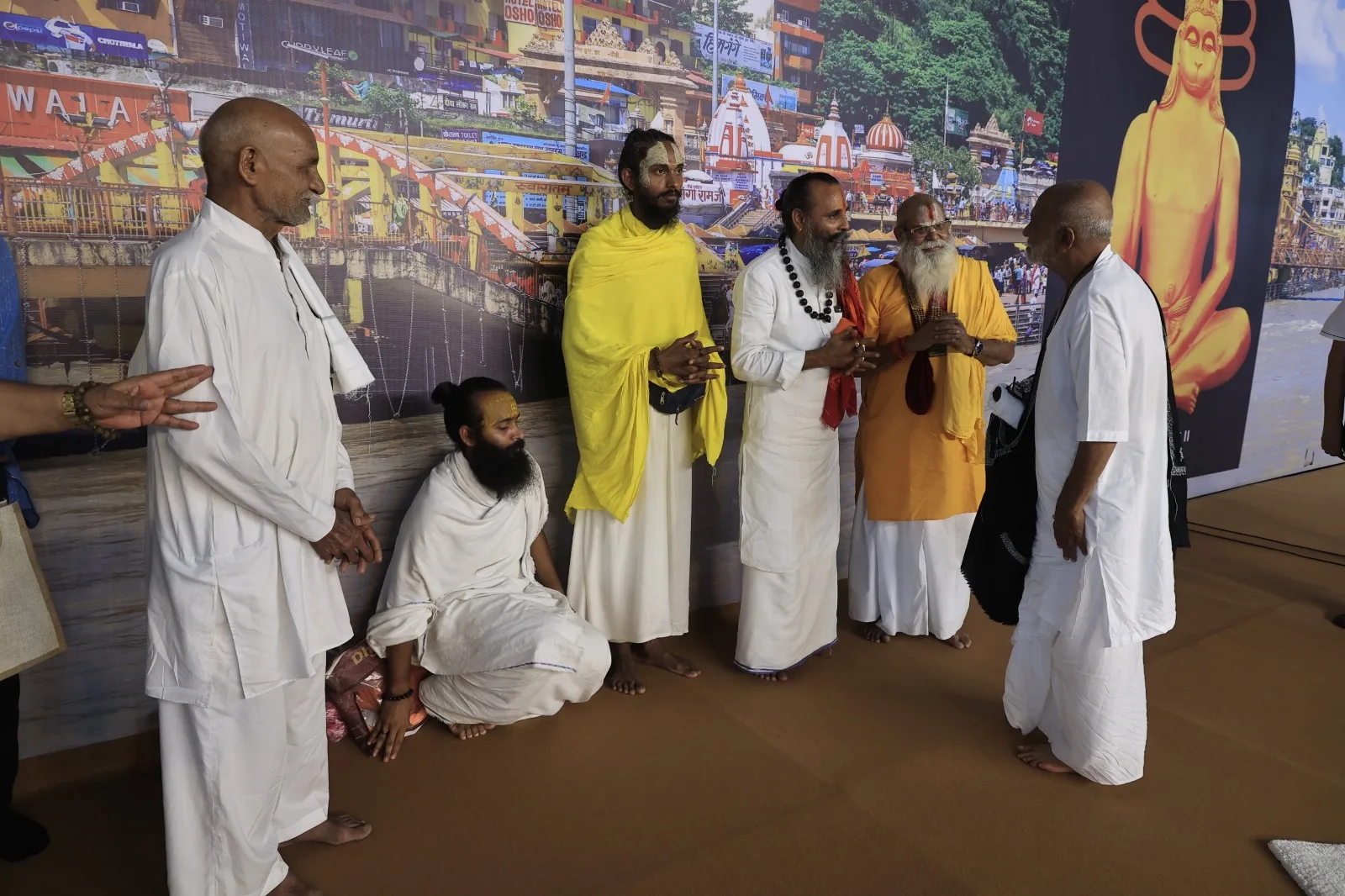 મારો આશ્રમ, કેવળ આશ્રય: મોરારિબાપુ