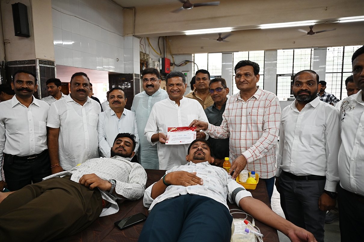નરેશભાઈ પટેલના જન્મદિવસની સેવામય ઉજવણીઃ ૧૦૦ સ્થળે રકતદાન કેમ્પ યોજાયા