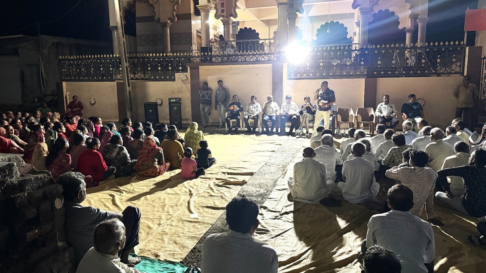 લાખાપાદર માં  જળસંચયનો હુંકાર: ગીરગંગા દ્વારા જાગૃતિ બેઠક યોજાઇ