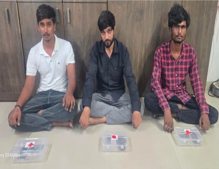 ગેરકાયદે હથિયારોની લે-વેચ મામલે વધુ 3 શખ્સોને 3 દેશી પિસ્ટલ સાથે ઝડપી લેતું PCB