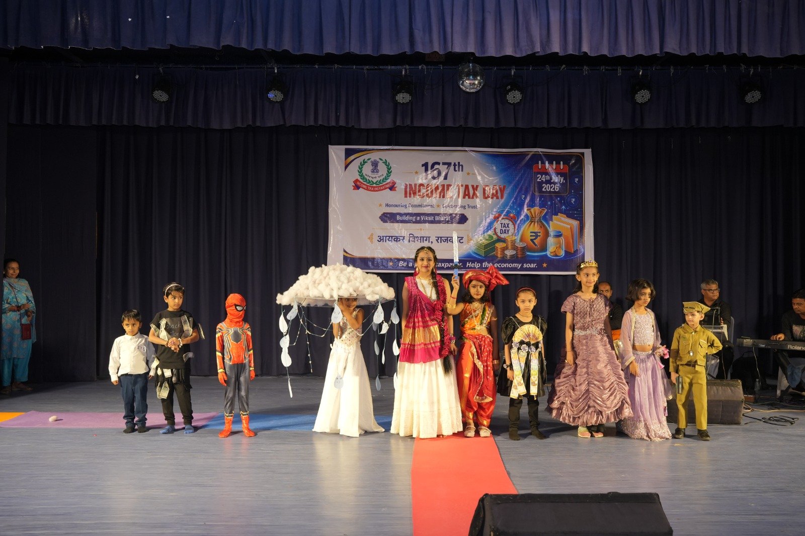  રાજકોટમાં ૧૬૭મા આવકવેરા દિવસની ઉજવણી: ફેન્સી ડ્રેસ, ચિત્ર સ્પર્ધા અને ઓર્કેસ્ટ્રાના સૂર રેલાયા
