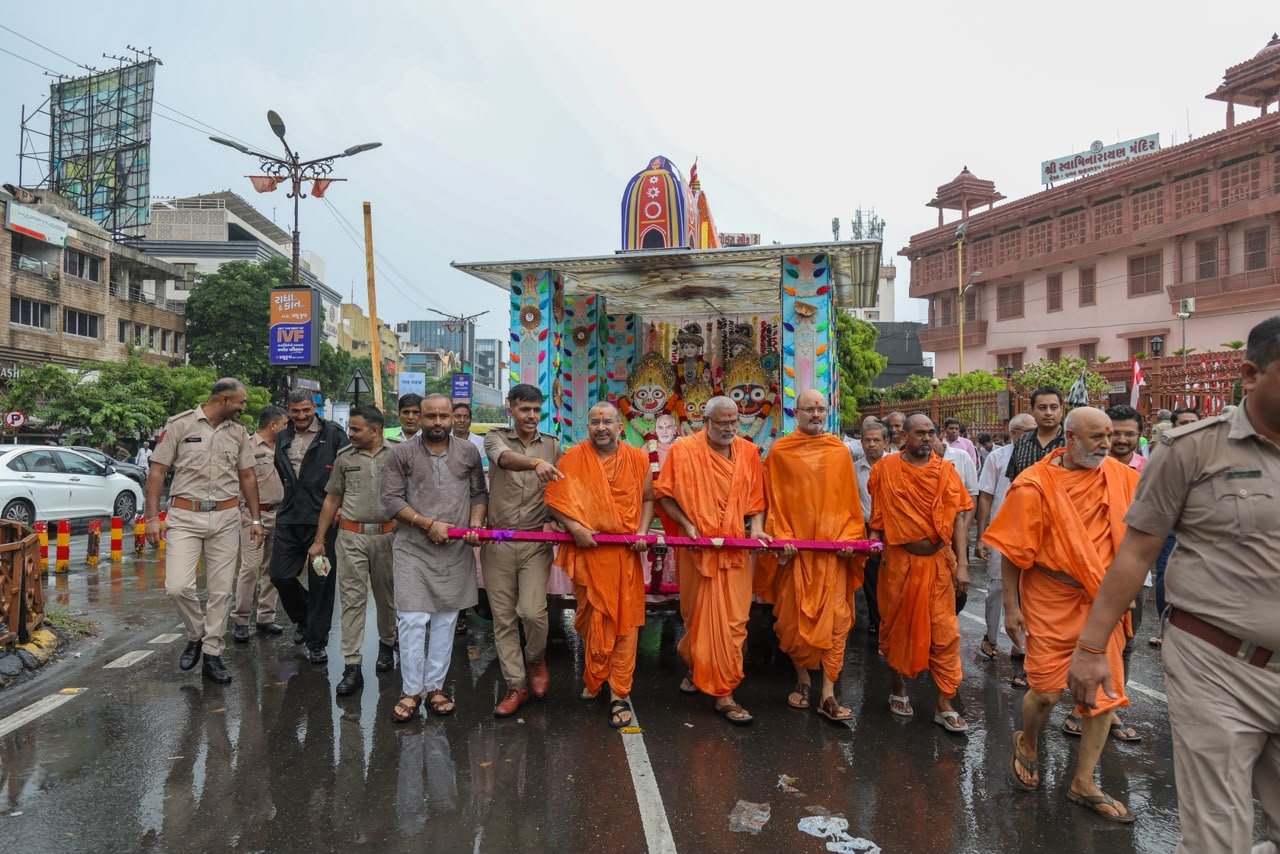 BAPS સ્વામિનારાયણ મંદિરે રથયાત્રા પર્વની ઉજવણી કરાઇ