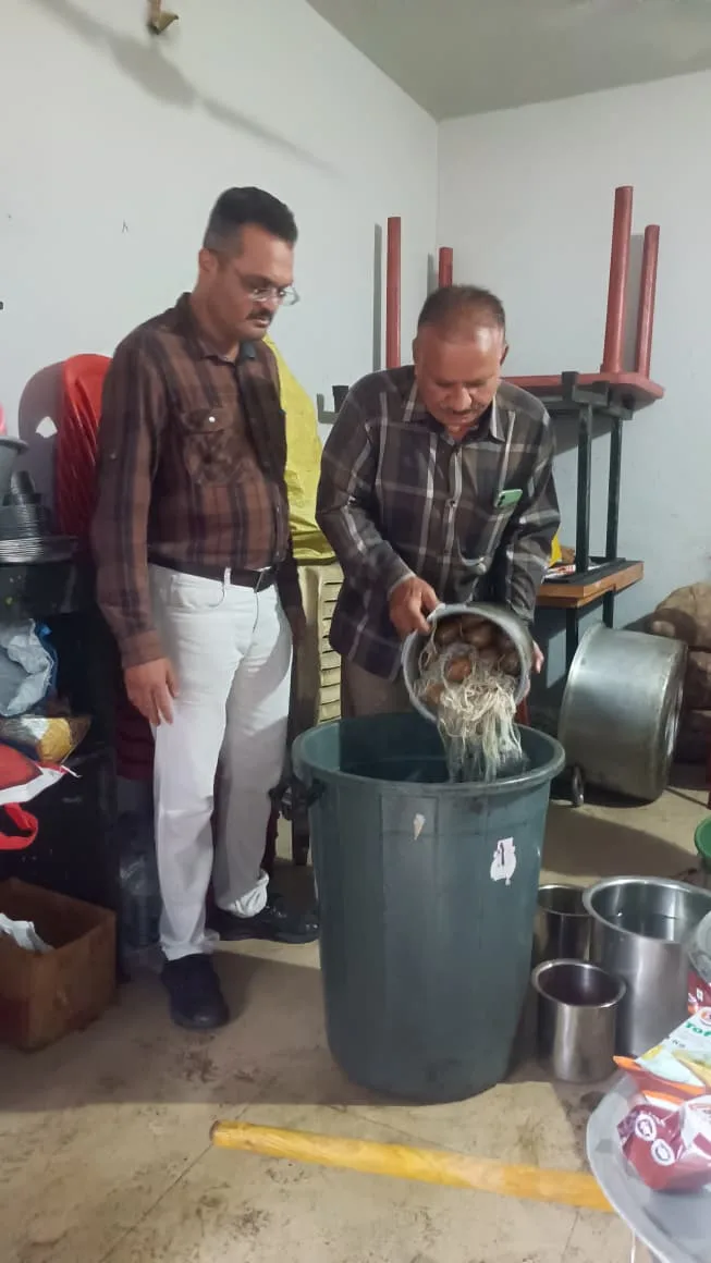 મનપાના ફૂડ વિભાગે 53 પેઢીઓમાં ચેકિંગ હાથ ધરી 1226 કિલો અખાદ્ય ખોરાકનો નાશ કર્યો