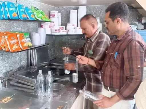 મનપાના ફૂડ તંત્રએ ૧ મહિનામાં ૧૦૯૫ સ્થળે દરોડા, ૨૬ એકમો સીલ અને ₹૭.૨૭ લાખનો દંડ વસુલ્યો