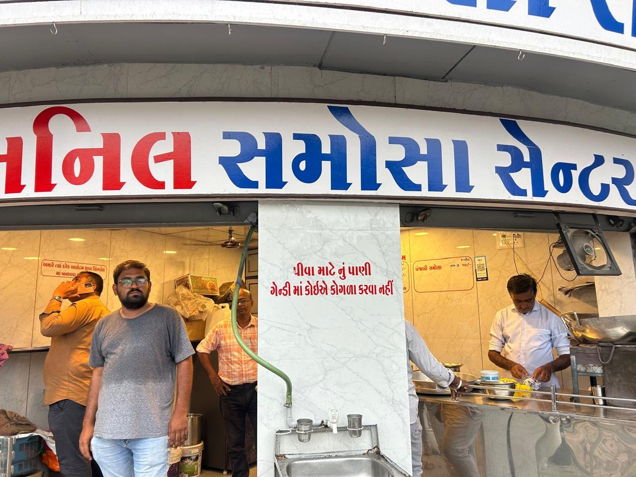 બેસ્ટ મયુર ભજીયામાંથી સડેલા શાકભાજી, બ્રેડનો જથ્થો ઝડપાયો