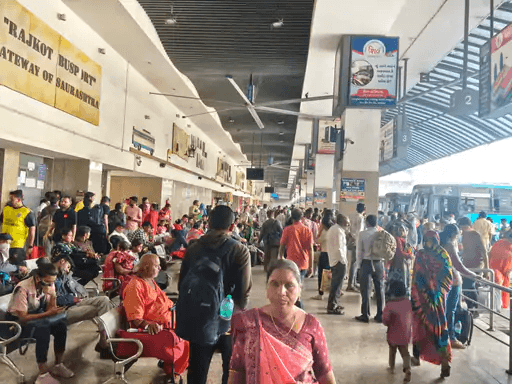  ભારે વરસાદના કારણે હાઇવે ધોવાયા: રાજકોટ, મોરબી અને સુરેન્દ્રનગરથી ST બસની 227 ટ્રિપ રદ