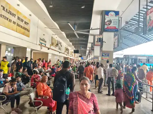  ભારે વરસાદના કારણે હાઇવે ધોવાયા: રાજકોટ, મોરબી અને સુરેન્દ્રનગરથી ST બસની 227 ટ્રિપ રદ