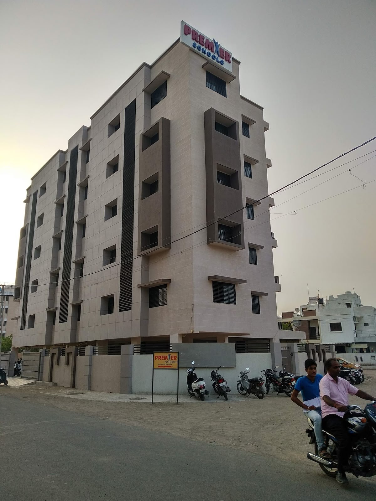 રાજકોટમાં વધુ એક “બોગસ સ્કૂલ” ધમધમતી હોવાના આક્ષેપ