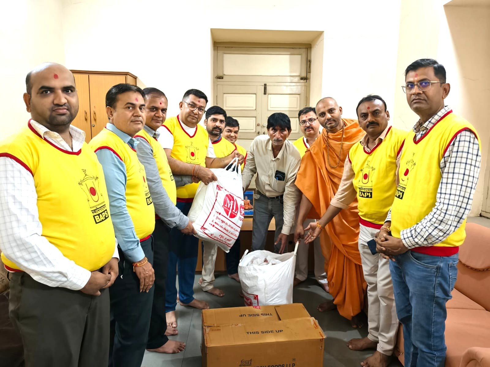 રાજુલામાં ભારે વરસાદ બાદ BAPS સંસ્થા દ્વારા ૪૬૯ ફૂડ પેકેટોનું વિતરણ