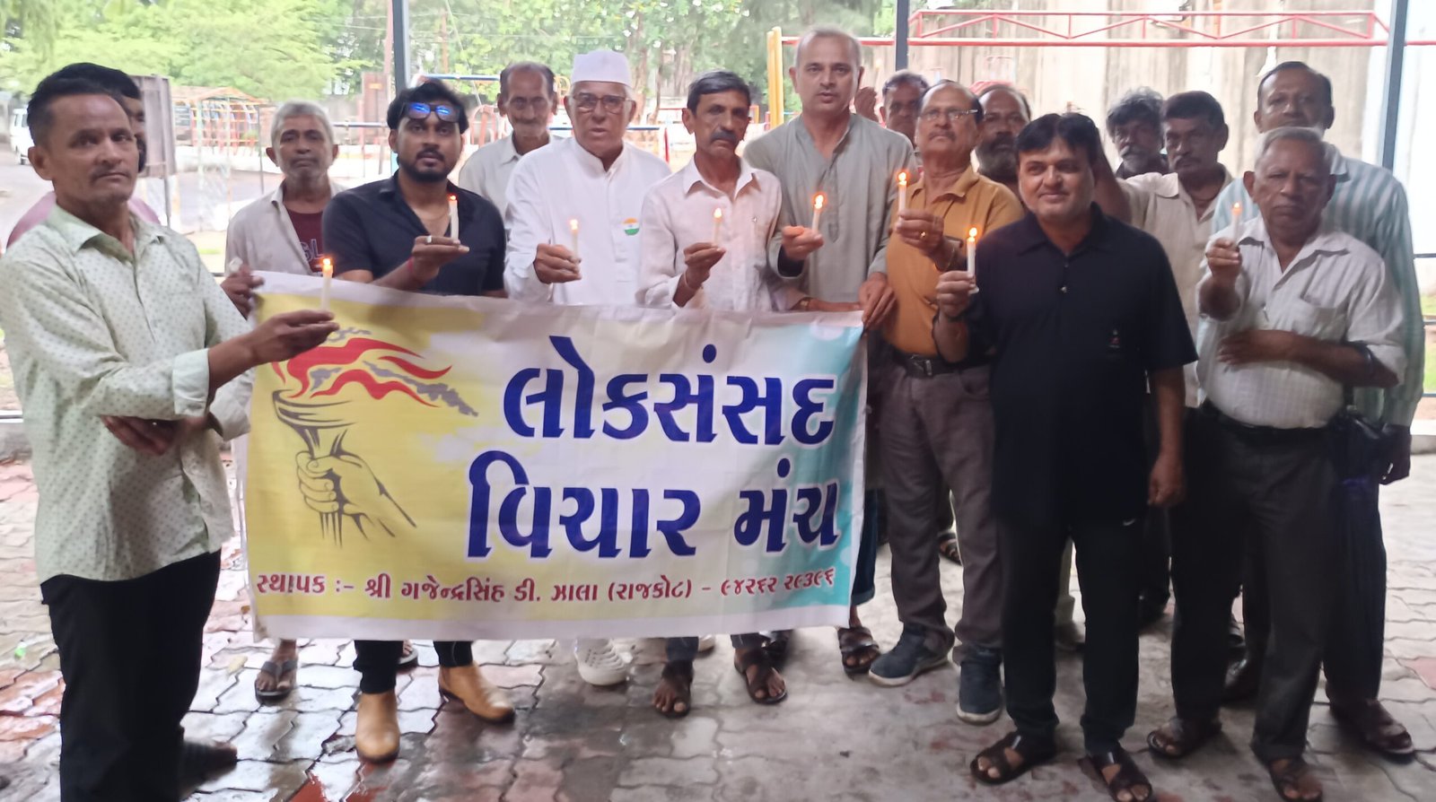  લોકતંત્ર અને વિદ્યાર્થી યુવાનોની જીત બદલ કેન્ડલ માર્ચ અને મીઠાઈ વિતરણ