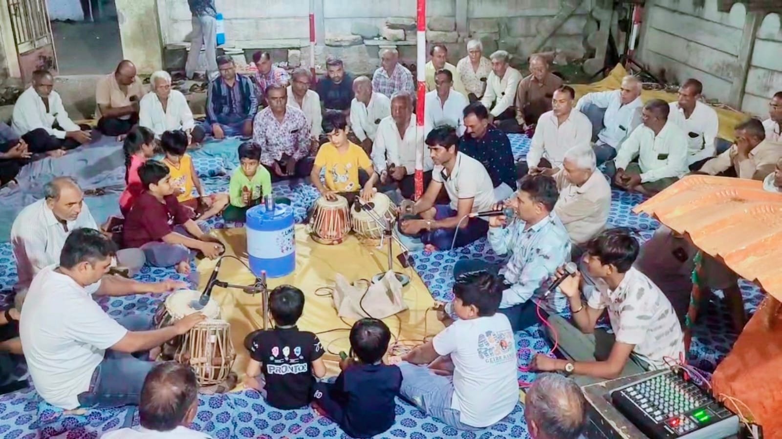 વરૂણદેવને મનાવવા વિરપુરમાં ખેડૂતોની ૧૨ કલાકની અખંડ રામધૂન યોજાઈ