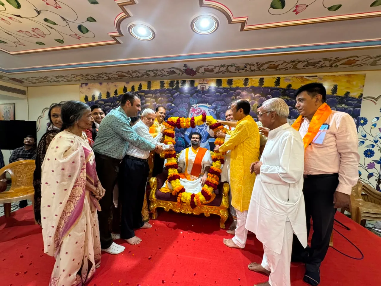 વ્રજધામ સંકુલમાં ગુરૂપૂર્ણિમાના પાવન અવસરે ભવ્ય મહોત્સવ યોજાયો