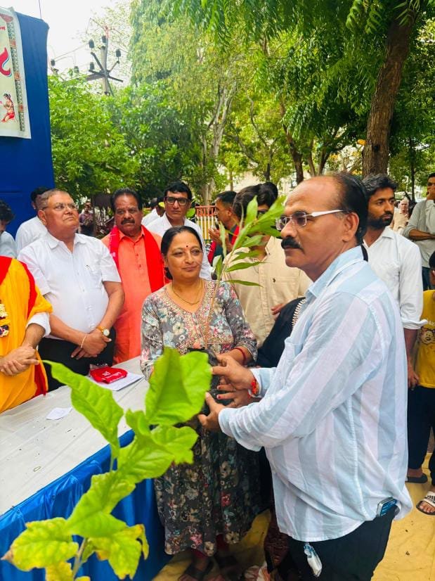સિદ્ધનાથ ચેરિટેબલ ટ્રસ્ટ દ્વારા રોપા વિતરણ કાર્યક્રમ યોજાયો