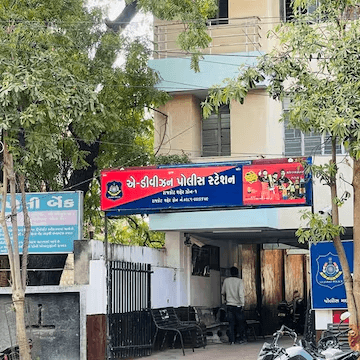 સોની બજારમાં બાળમજૂરી કરાવતા બે દુકાનદારો અને એક ઠેકેદાર સામે એ-ડિવિઝનમાં ફોજદારી ગુનો!