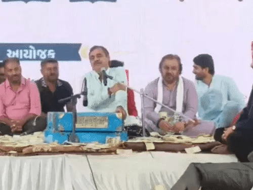 પ્રજાને સલાહ દેતા કલાકારોએ સરકારી કાર્યક્રમો થકી ખિસ્સા ભર્યા