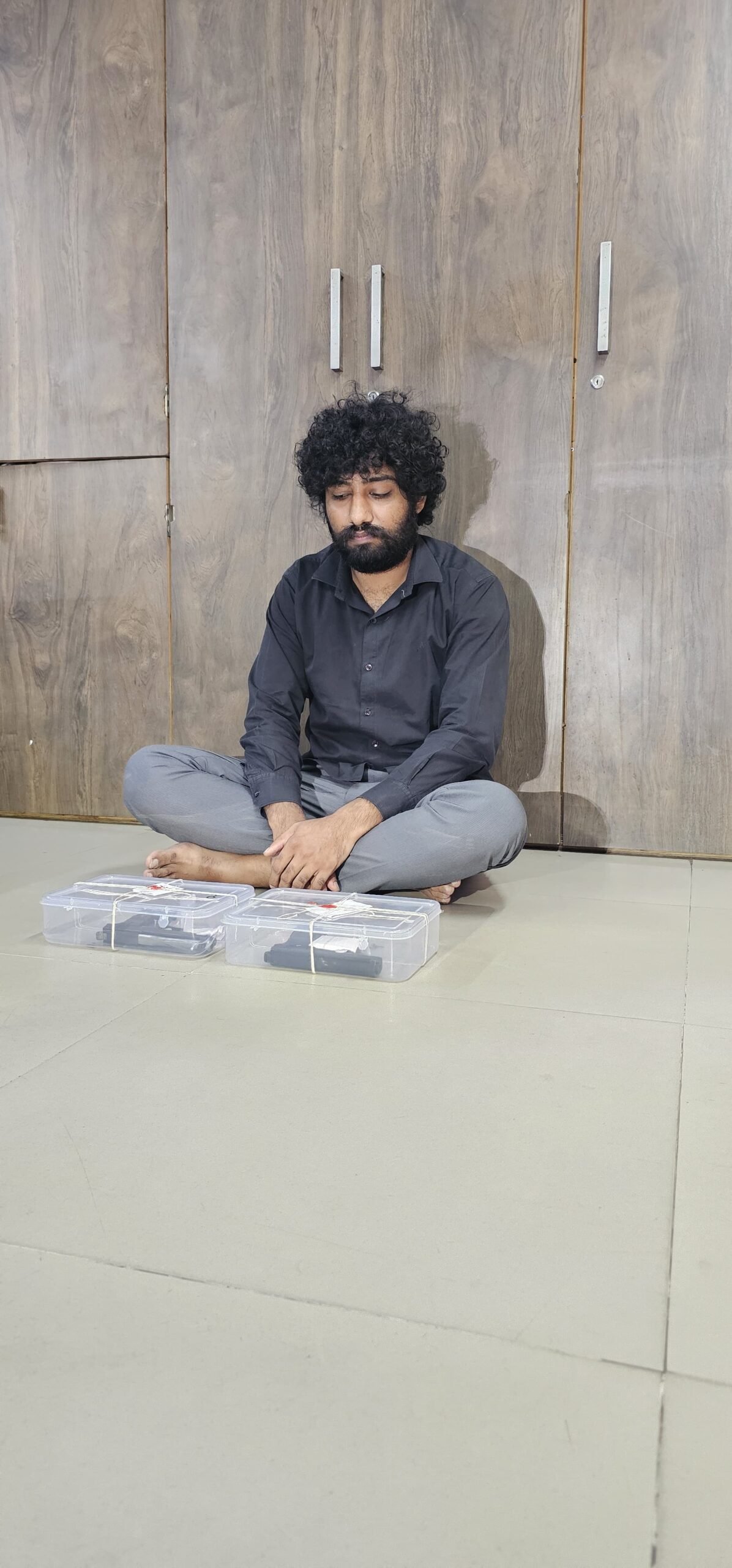 હથિયારોની હેરાફેરીના રેકેટમાં વધુ એક શખ્સને બે દેશી પિસ્ટલ સાથે ઝડપી લેતું PCB