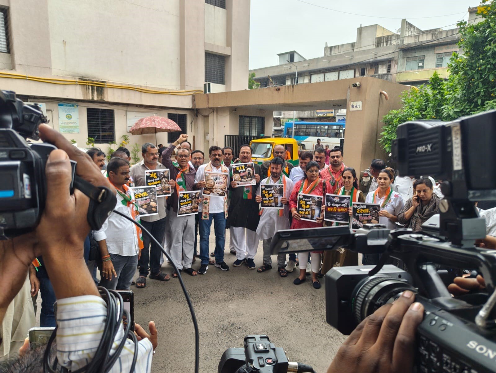 જનરલ બોર્ડ પૂર્વે મનપામાં કોંગ્રેસનો હલ્લાબોલ