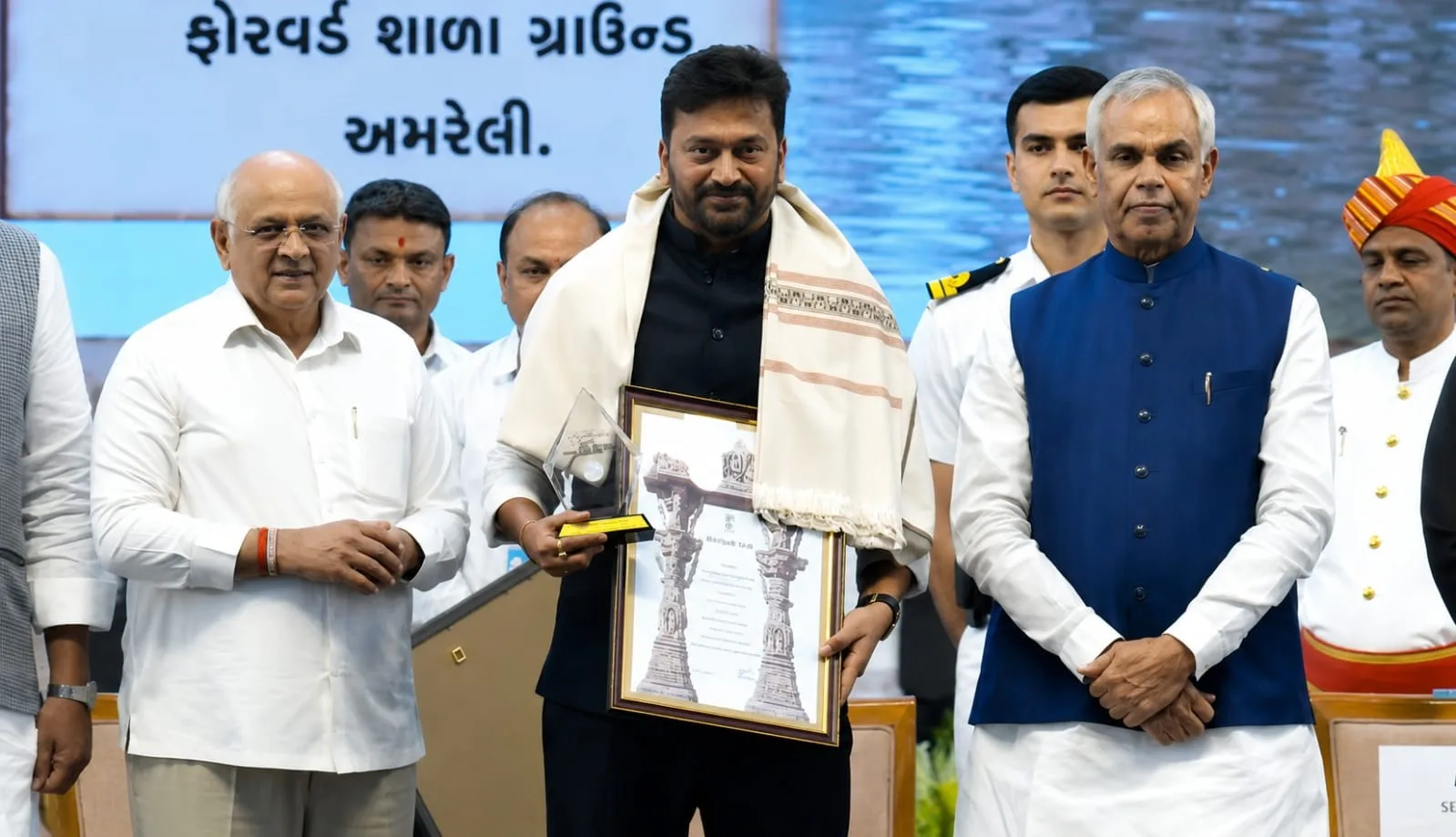 સાવરકુંડલાની લલ્લુભાઈ શેઠ હોસ્પિટલને મુખ્યમંત્રી અને રાજ્યપાલના હસ્તે રાજ્યકક્ષાએ ગૌરવપૂર્ણ સન્માન