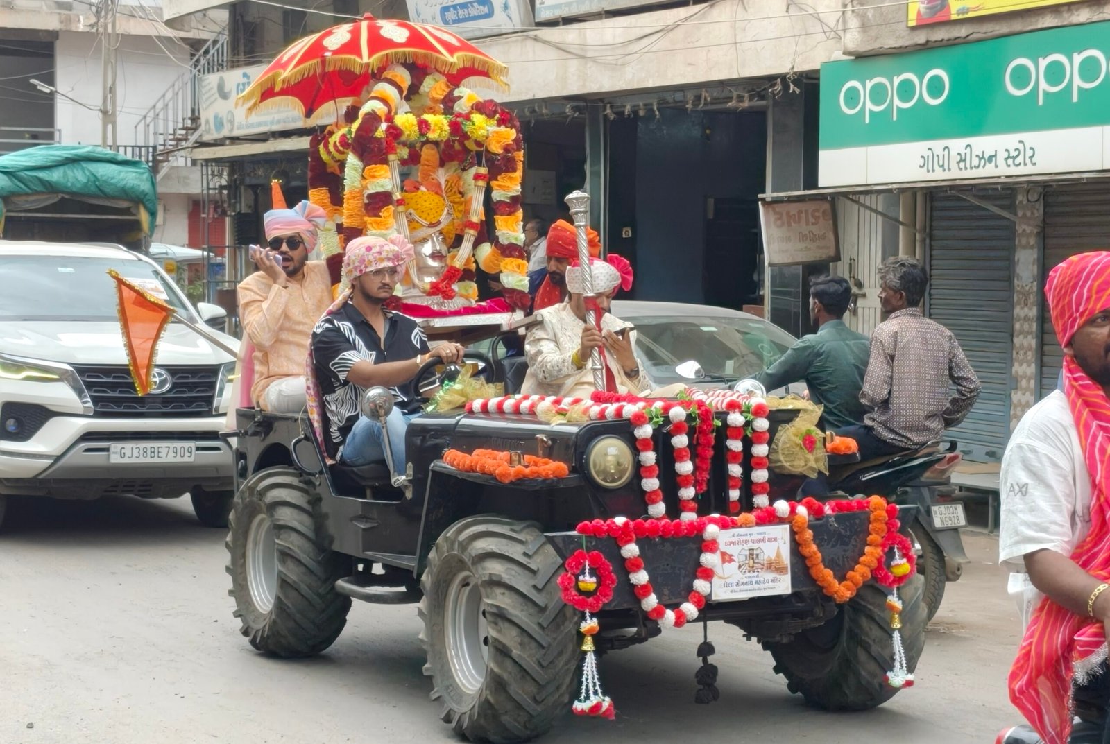 જસદણના યાત્રાધામ ઘેલાસોમનાથ મંદિર ખાતે ભવ્ય પાલખી યાત્રા યોજાઈ