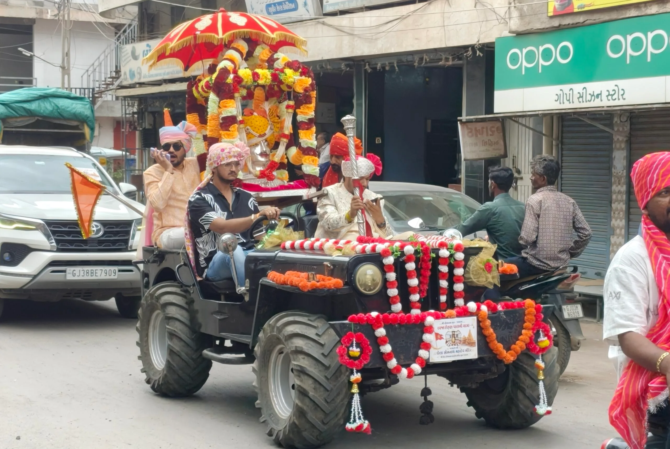 જસદણના યાત્રાધામ ઘેલાસોમનાથ મંદિર ખાતે ભવ્ય પાલખી યાત્રા યોજાઈ