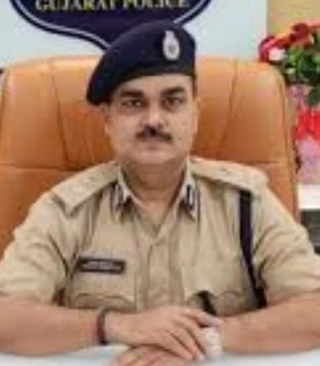 પાણીના નિકાલમાં ઘાસ નાખતા અટકાવતાં ખેડૂતને પિતા-પુત્રની ધમકી