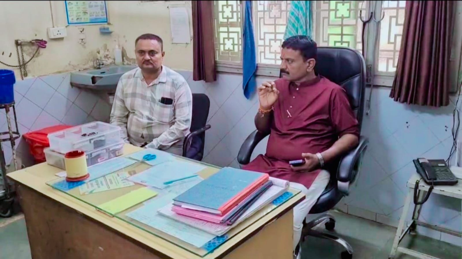 વીરપુર સિવિલ હોસ્પિટલની સરપ્રાઈઝ વિઝિટ: ડોક્ટર અને સ્ટાફની ગેરહાજરી અંગે ઉચ્ચ કક્ષાએ રજૂઆત
