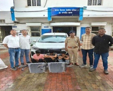 શાપર પોલીસે મોબાઇલ ટાવરમાં ચોરી કરતી ગેંગનો કર્યો પર્દાફાશ, ચોંકાવનારો ખુલાસો