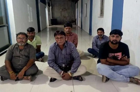 શ્રાવણ પહેલા જ રાજકોટ ગ્રામ્યમાં જુગારની મોસમ ખીલી,ચાર દરોડામાં 27 પત્તાપ્રેમીઓ પકડાયા