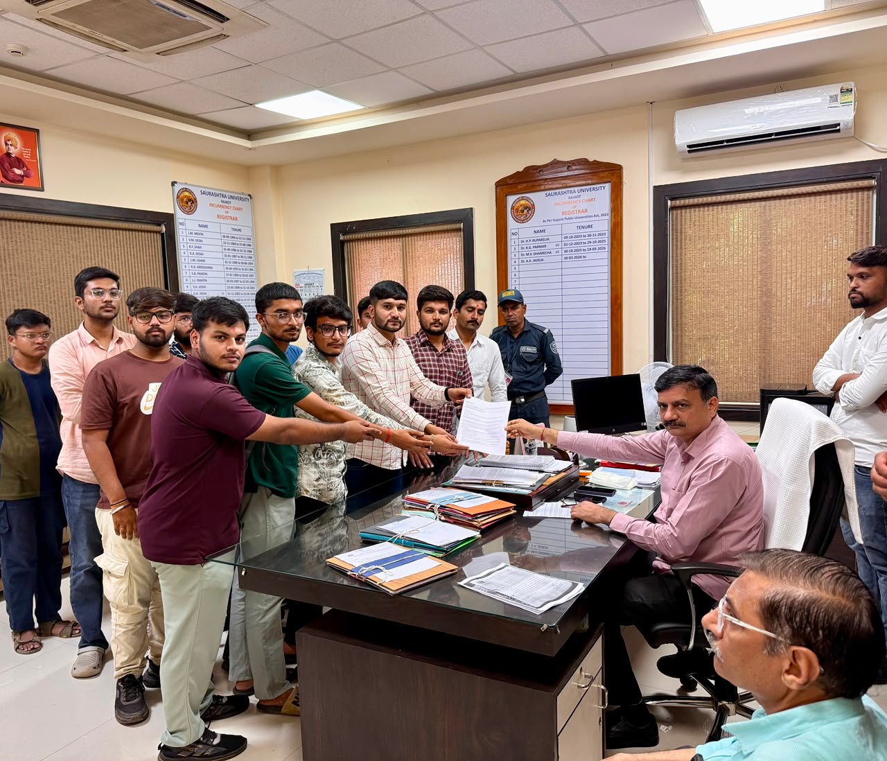 બી.કોમ. સેમ-૨માં ૫૦ ટકા છાત્રો નાપાસ થતા દેકારો