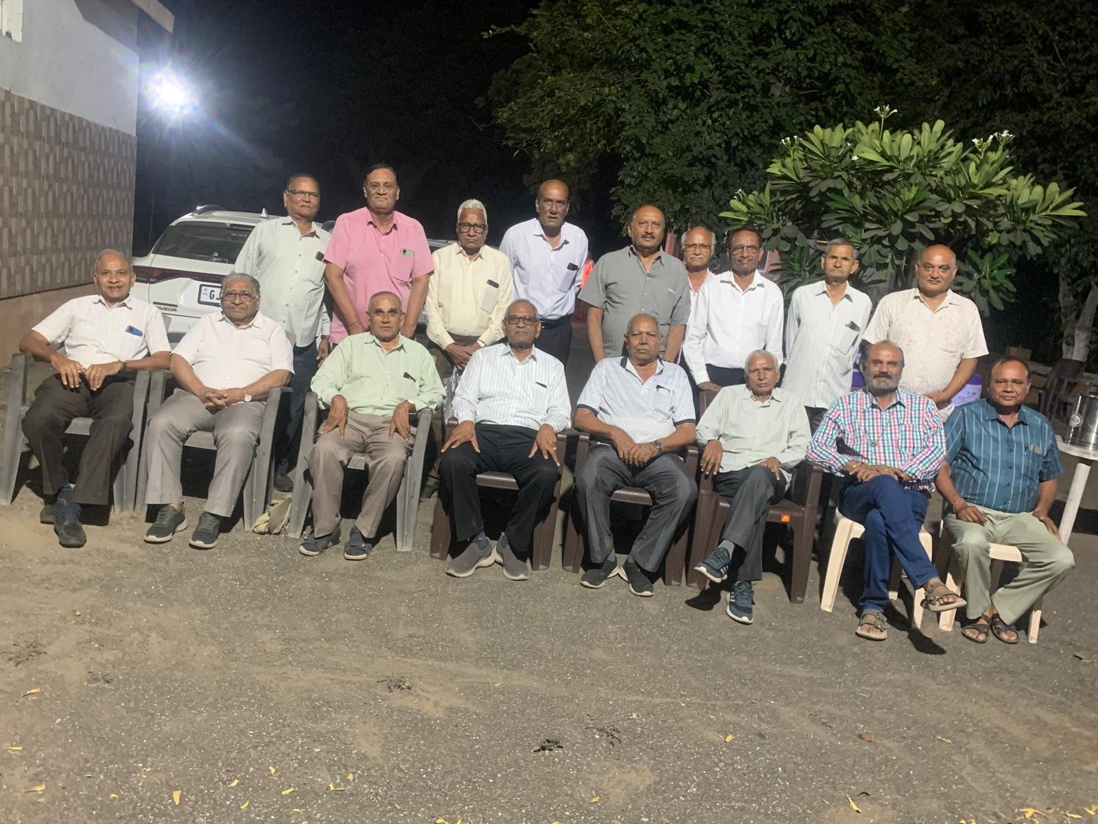 બાલાજી મિત્ર મંડળના સભ્યોની સ્વાવલંબન, સેવાભાવ જીવનની અનોખી પહેલ